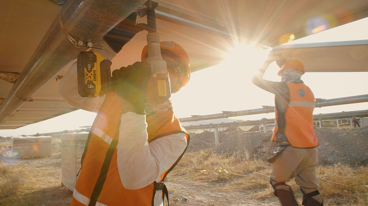 workers installing solar field panels with neobolt cordless tool