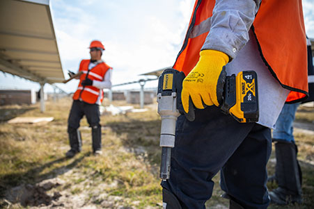 workers installing solar panels with neobolt cordless tool